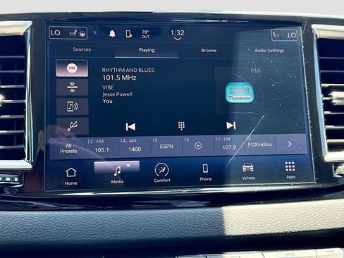 Used 2024 Chrysler Pacifica Touring-L FWD image 30