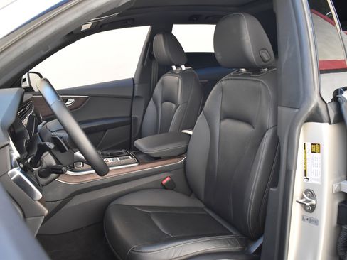 Used 2021 Audi Q8 Premium Plus w/ Premium Plus Package image 24
