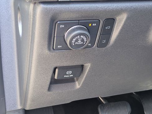 Used 2025 Ford Expedition Tremor AWD/4WD image 16