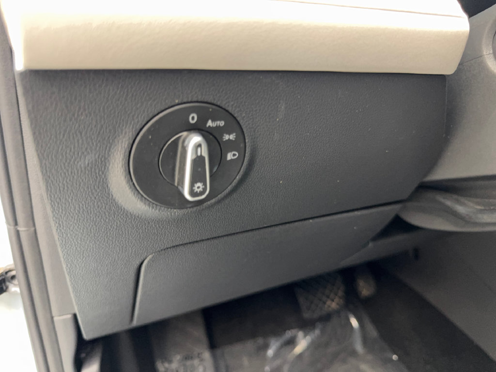 Used 2025 Volkswagen Taos SE FWD image 57