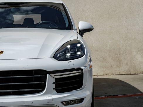 Used 2015 Porsche Cayenne Turbo w/ Premium Plus Package image 42