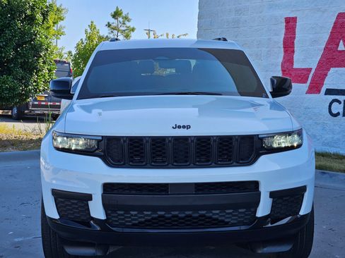 Used 2023 Jeep Grand Cherokee L Laredo AWD/4WD image 2
