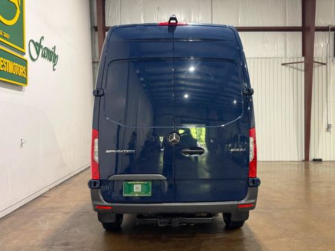 Used 2024 Mercedes-Benz Sprinter 2500 image 6