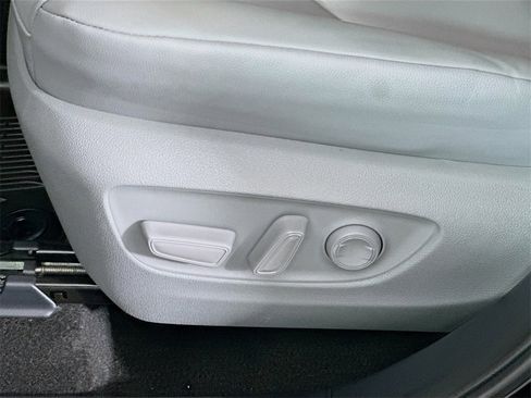 Used 2025 Toyota Highlander XLE image 21