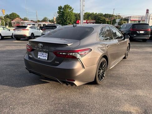 Used 2022 Toyota Camry XSE FWD image 3