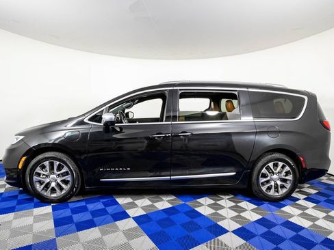Used 2021 Chrysler Pacifica Pinnacle FWD image 9