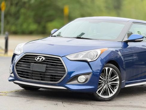 Used 2016 Hyundai Veloster Turbo FWD image 2