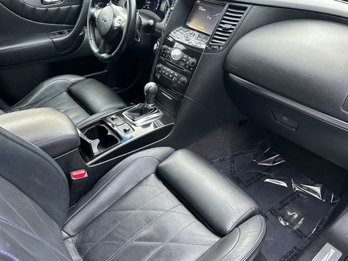 Used 2017 INFINITI QX70 AWD w/ Premium Package image 32
