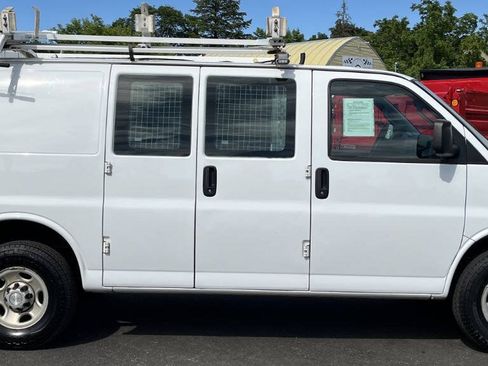 Used 2016 Chevrolet Express 2500 RWD image 4