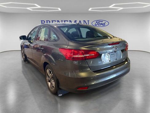 Used 2018 Ford Focus SE w/ SE Appearance Package FWD image 7
