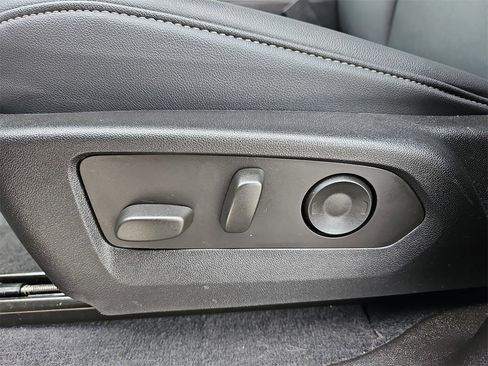 Certified 2024 GMC Canyon Elevation w/ Elevation Premium Package image 32