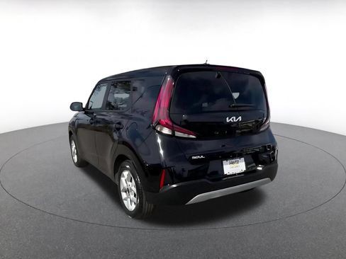 Used 2025 Kia Soul LX w/ LX Technology Package FWD image 11