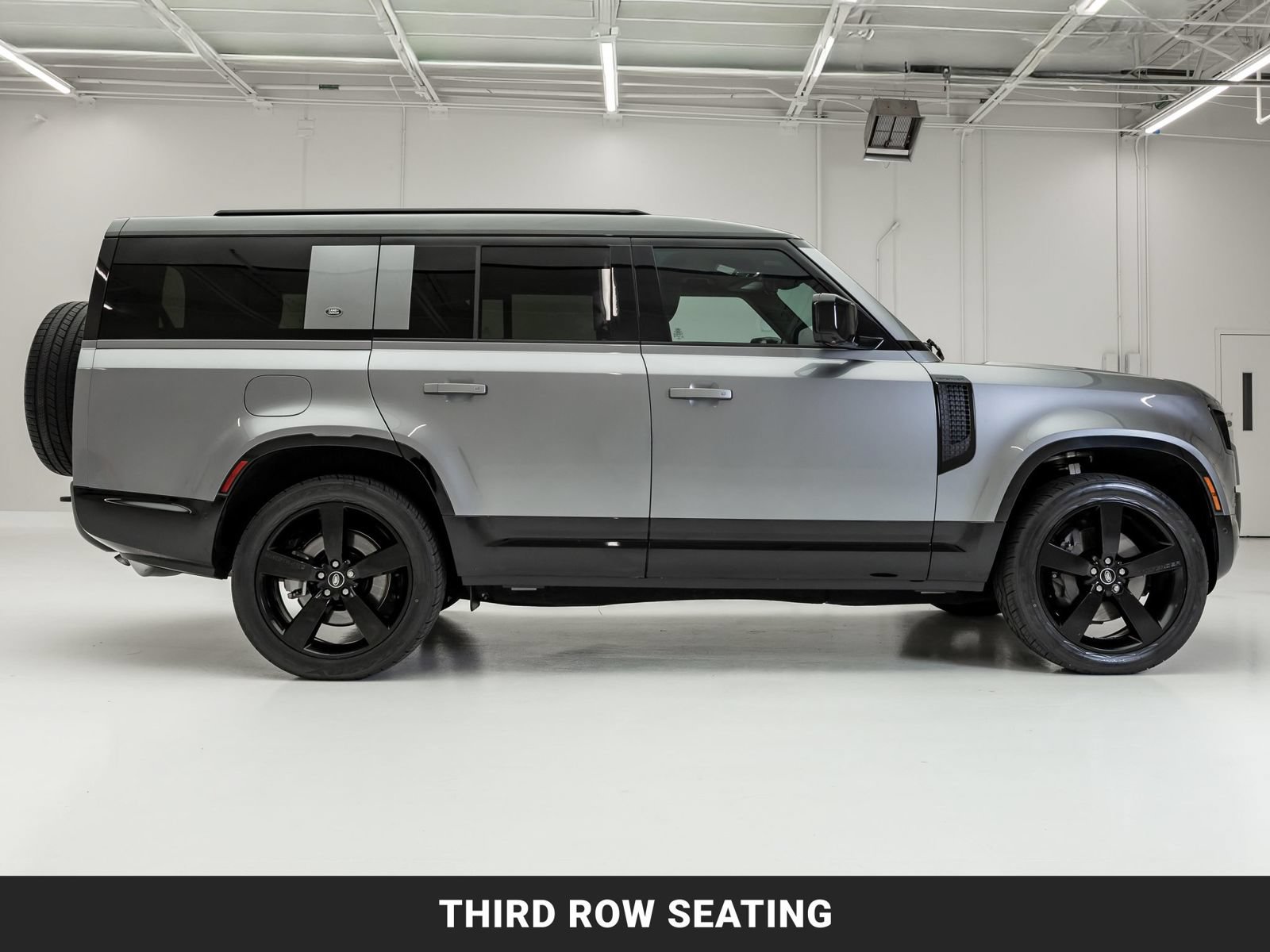 Used 2023 Land Rover Defender 130 X-Dynamic SE AWD/4WD image 10