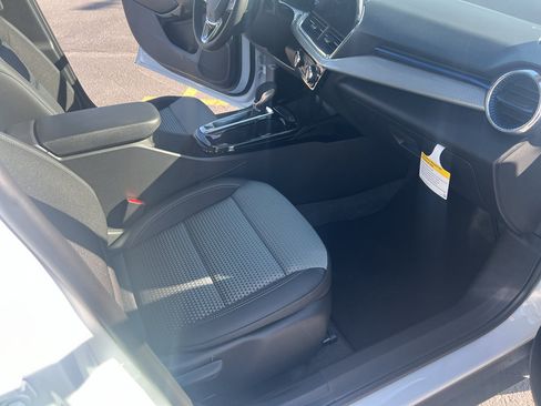 New 2026 Chevrolet Trax LT w/ LT Convenience Package FWD image 20