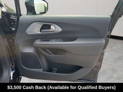 New 2026 Chrysler Pacifica Limited w/ S Appearance Package FWD image 15