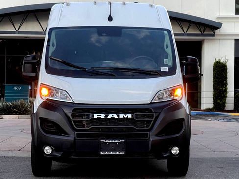 Used 2025 RAM ProMaster 2500 w/ Convenience Group image 3