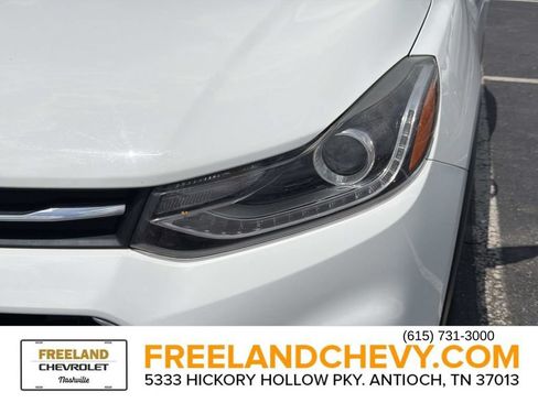 Used 2017 Chevrolet Trax LT w/ LT Convenience Package FWD image 11
