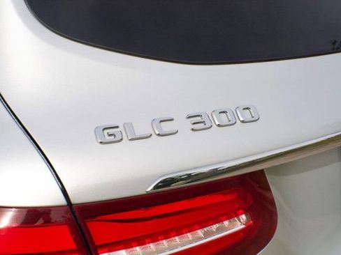 Used 2019 Mercedes-Benz GLC 300 4MATIC image 13