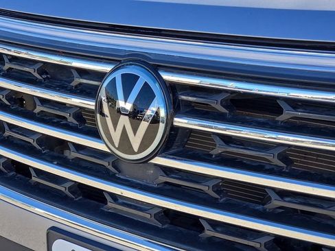 Used 2024 Volkswagen Atlas SE w/ Black Wheel Package image 7