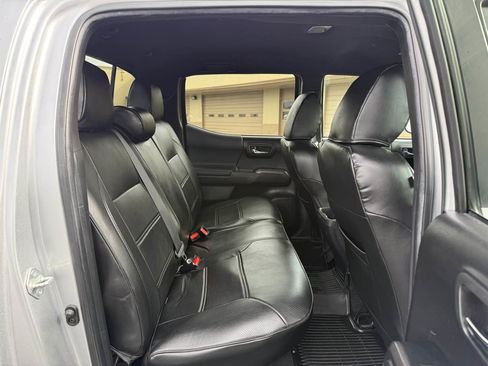 Used 2022 Toyota Tacoma TRD Off-Road AWD/4WD image 20