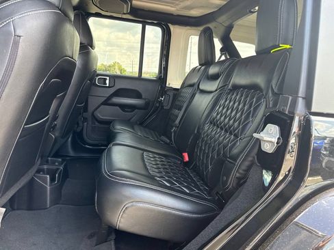 Used 2021 Jeep Wrangler Unlimited Sahara AWD/4WD image 9