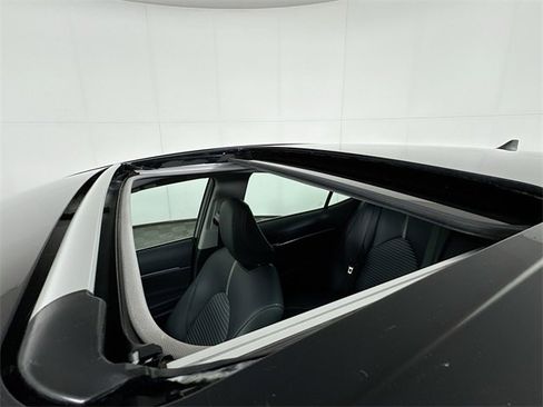 Used 2024 Toyota Camry SE image 12