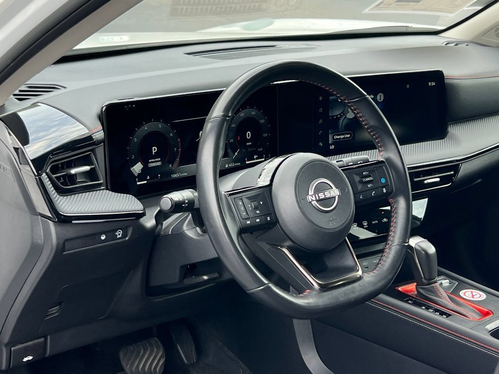 Used 2025 Nissan Kicks SR FWD image 9