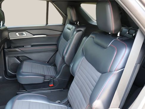 Used 2025 Ford Explorer ST-Line w/ Premium Package RWD image 16