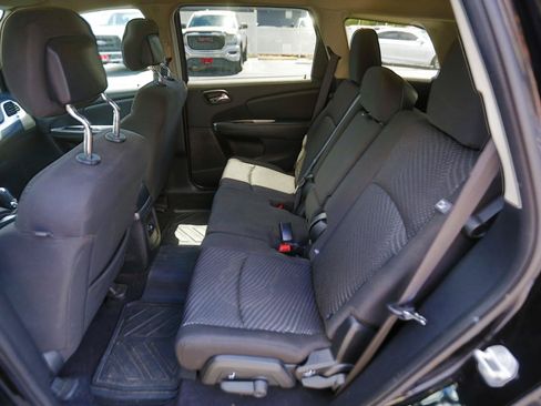 Used 2017 Dodge Journey SE w/ Flexible Seating Group FWD image 9
