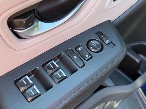 Used 2024 Honda Pilot Touring image 14