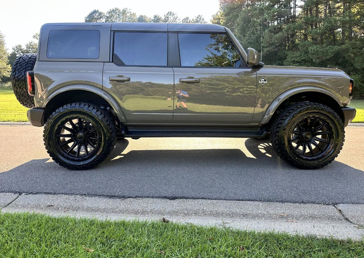 Used 2025 Ford Bronco Outer Banks AWD/4WD image 4