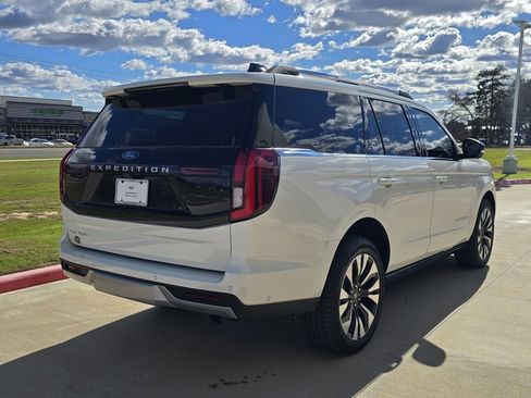 Used 2025 Ford Expedition Platinum w/ Driver's Package image 5