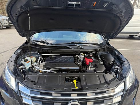 Used 2025 Nissan Rogue SV image 31