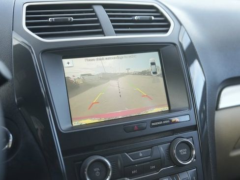 Used 2017 Ford Explorer XLT w/ Equipment Group 201A image 29