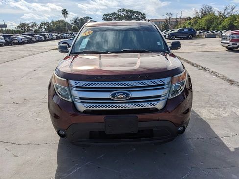Used 2015 Ford Explorer XLT w/ Equipment Group 202A image 4