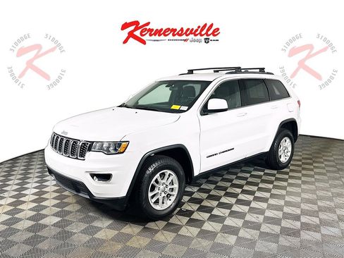 Used 2019 Jeep Grand Cherokee Laredo image 3