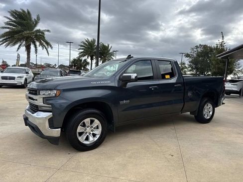 Used 2019 Chevrolet Silverado 1500 LT w/ Texas Edition image 4
