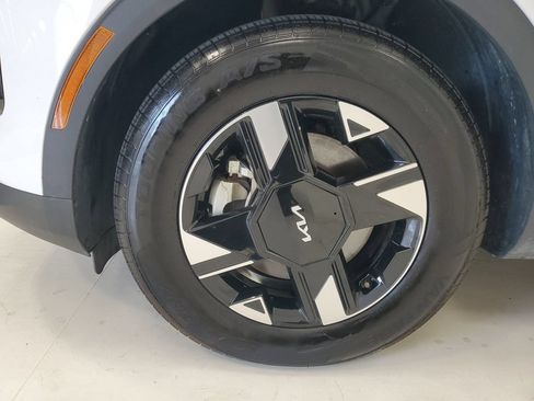 Used 2026 Kia Sportage LX FWD image 9