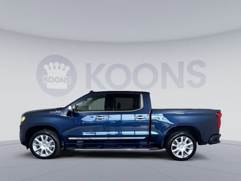 Used 2023 Chevrolet Silverado 1500 High Country w/ Technology Package AWD/4WD image 2