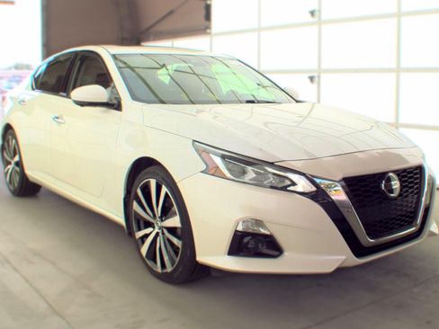 Used 2019 Nissan Altima 2.5 Platinum AWD/4WD image 3