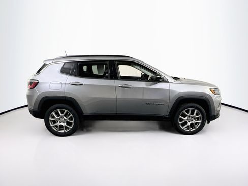 Used 2022 Jeep Compass Latitude AWD/4WD image 4