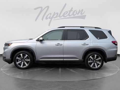 Used 2024 Honda Pilot Touring image 4