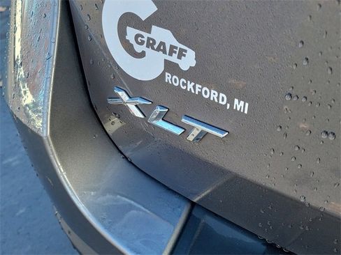 Used 2022 Ford Explorer XLT w/ Equipment Group 202A image 7