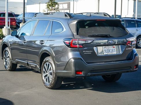 Used 2025 Subaru Outback Premium image 7
