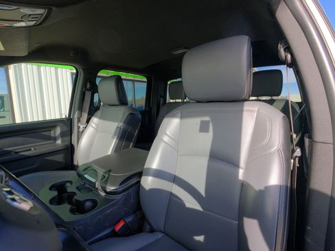 Used 2024 RAM 2500 Tradesman w/ Chrome Appearance Group image 24