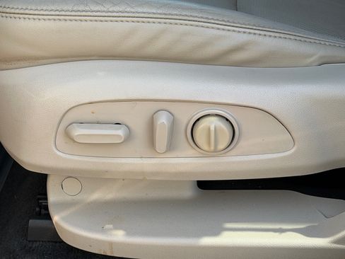 Used 2018 Buick Enclave Essence AWD/4WD image 16