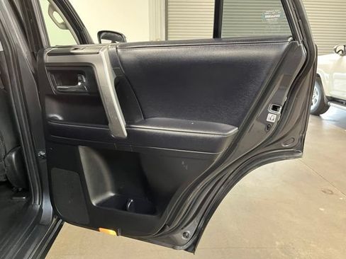 Used 2018 Toyota 4Runner SR5 AWD/4WD image 15