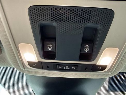 Certified 2023 Honda Pilot Elite image 32