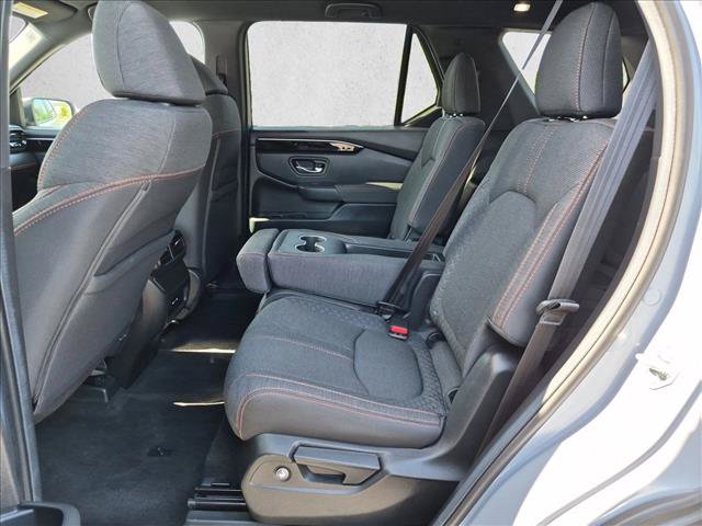 Used 2025 Honda Pilot Sport image 18