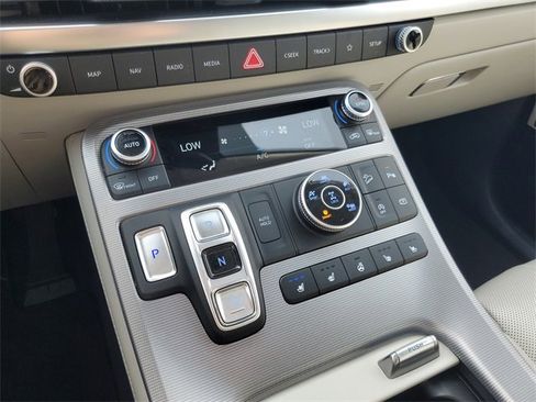 Used 2024 Hyundai Palisade Calligraphy image 25